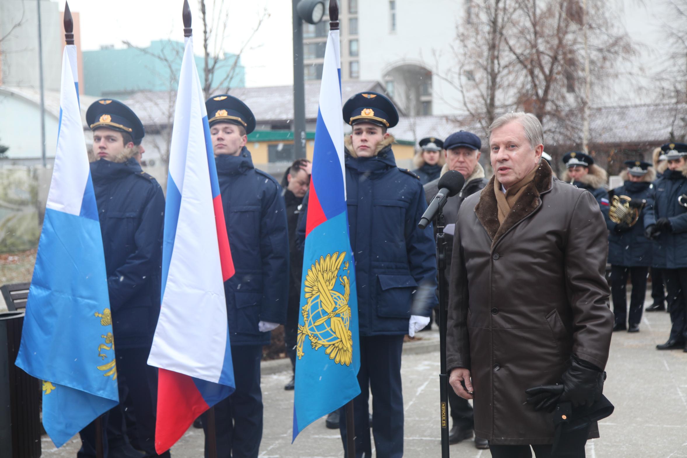 Торжественная закладка камня на месте установки памятника летчикам гражданской авиации