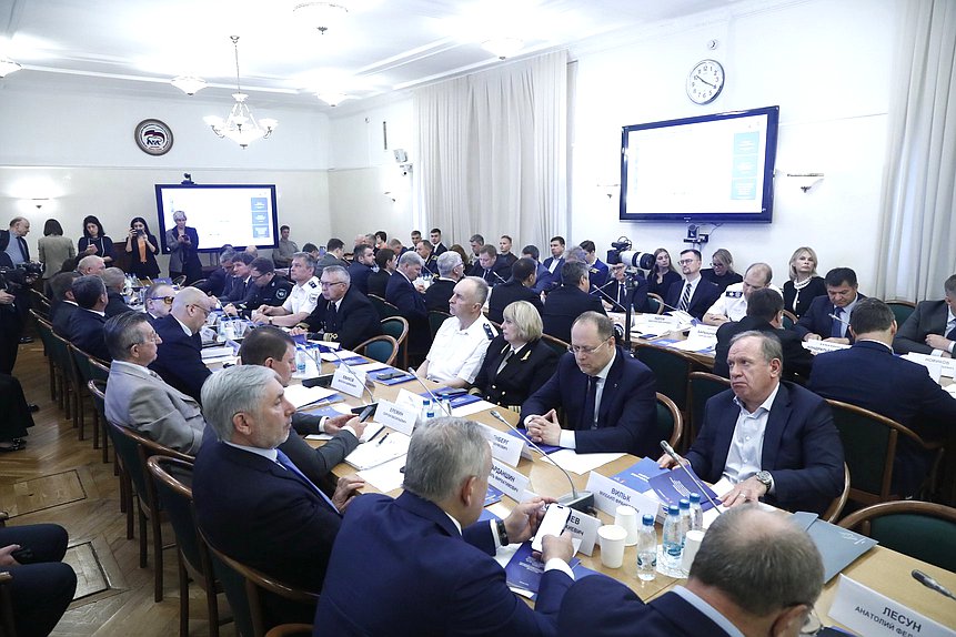 Ректор МГТУ ГА Борис Елисеев принял участие в заседании Комитета по транспорту